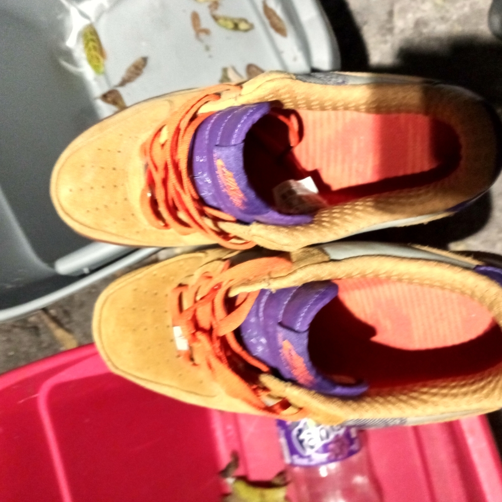 Sneakers - Picture 11 of 16